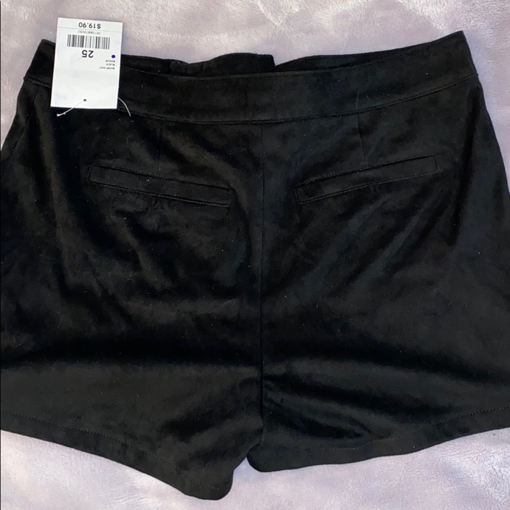 Shorts - Picture 2 of 5